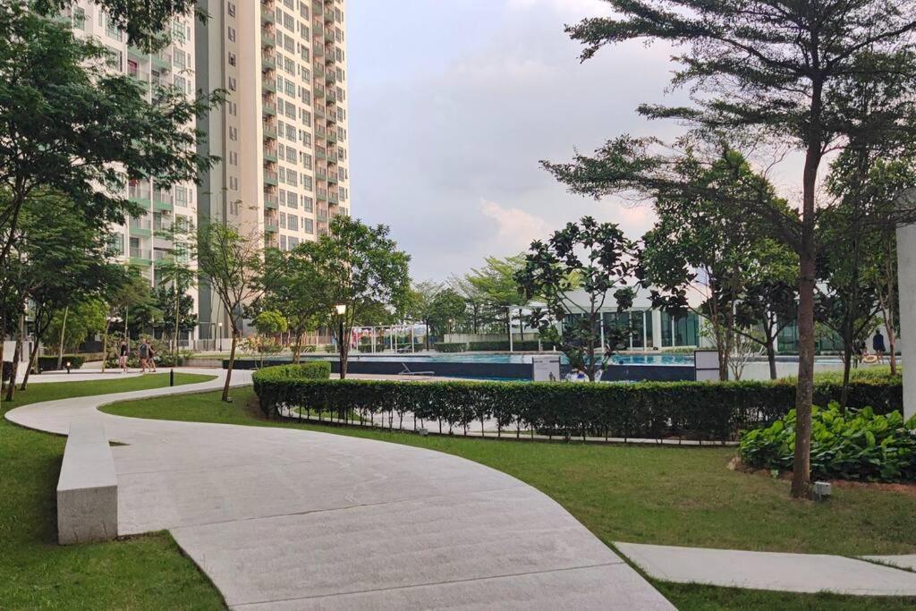8scape A1408 The Vast Garden * Johor Bahru